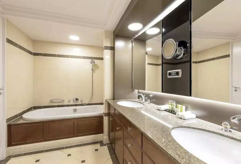 Junior Suite, Okura Amsterdam – The Leading Hotels Of The World