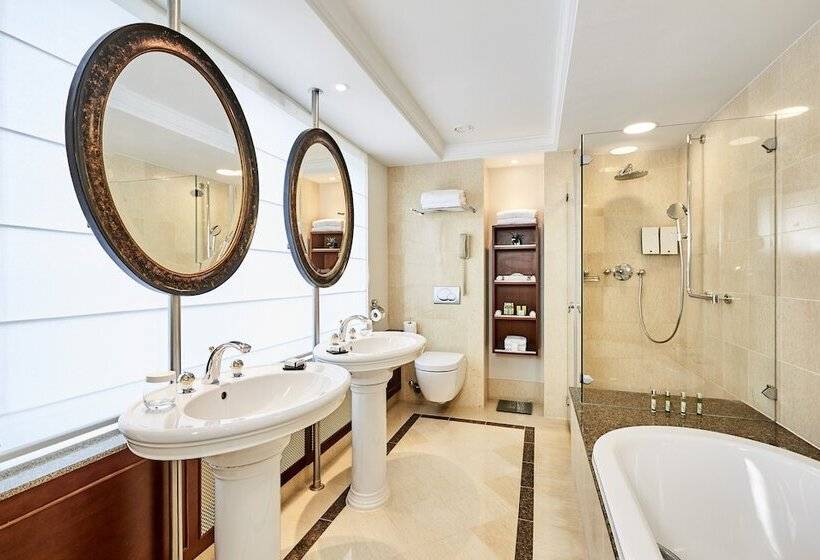 Executive Room, Okura Amsterdam – The Leading Hotels Of The World