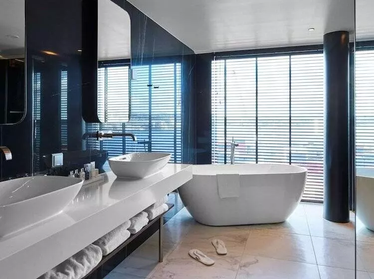 Sviitti Merinäkymä, Radisson Blu Caledonien Hotel, Kristiansand
