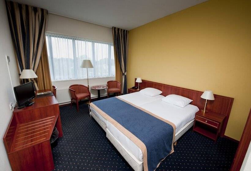 اتاق استاندارد, Ten Cate Emmen