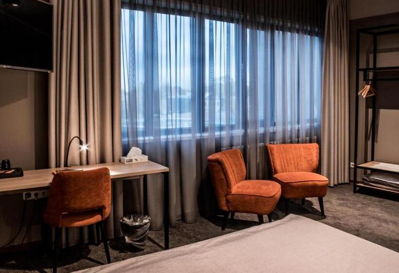 اتاق سوپریور, Ten Cate Emmen