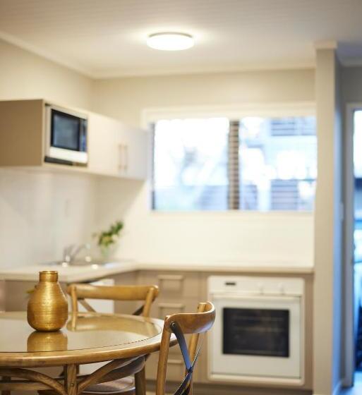 Suite, Emerald Inn On Takapuna Beach