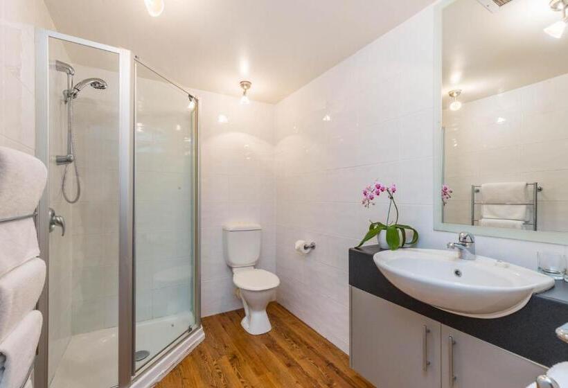 Family Room, Emerald Inn On Takapuna Beach