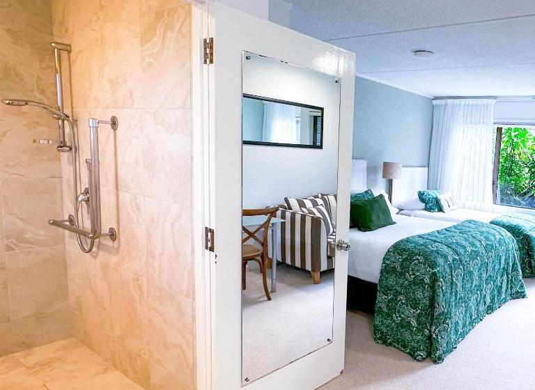 Standard Room Adapted for people with reduced mobility, Emerald Inn On Takapuna Beach