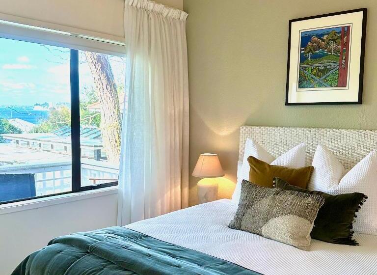 1 Bedroom Apartment Sea View, Emerald Inn On Takapuna Beach