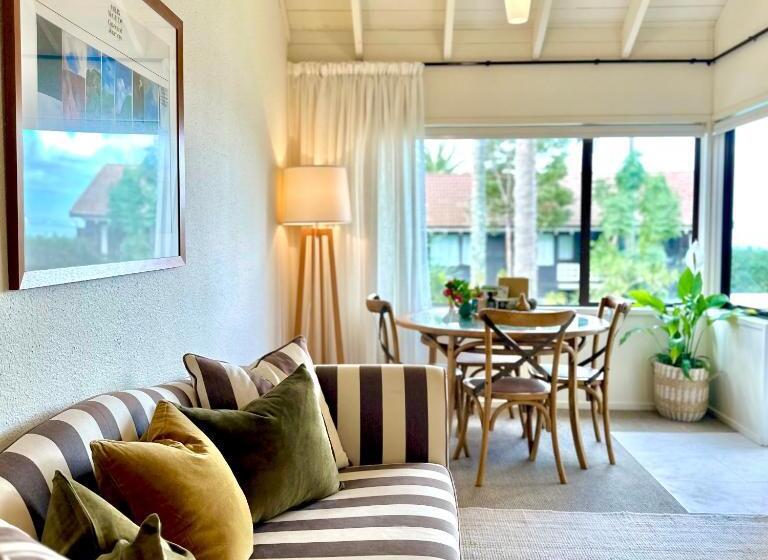 1 Bedroom Apartment Sea View, Emerald Inn On Takapuna Beach