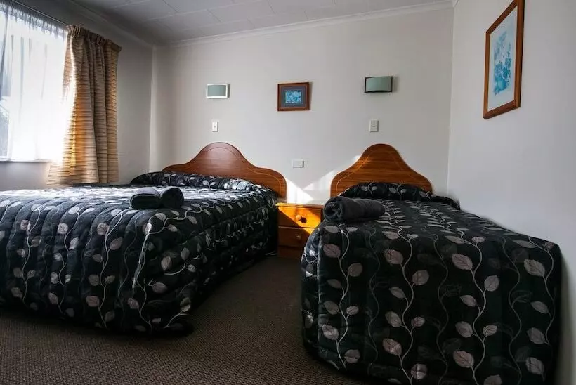 一ベッドルームエクゼクティブアパートメント, Charles Court Motel