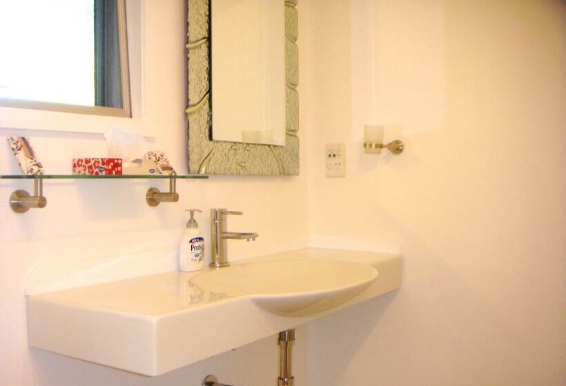 آپارتمان خانوادگی 2 خوابه, Colonial House Motel