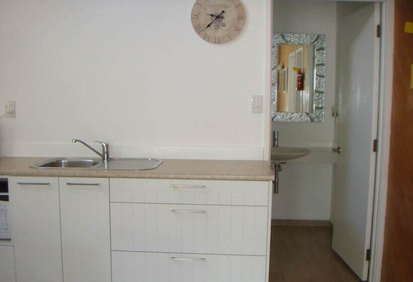 آپارتمان خانوادگی 2 خوابه, Colonial House Motel