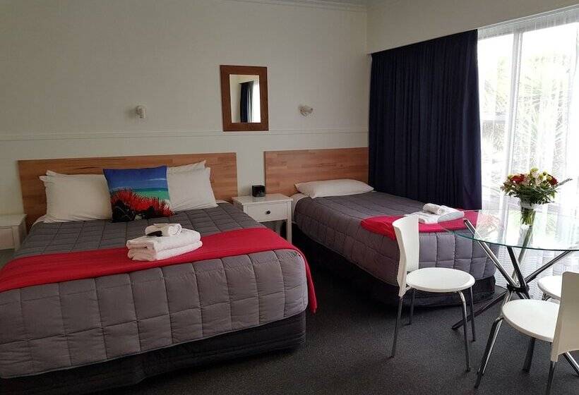 标准工作室, Courtesy Court Motel