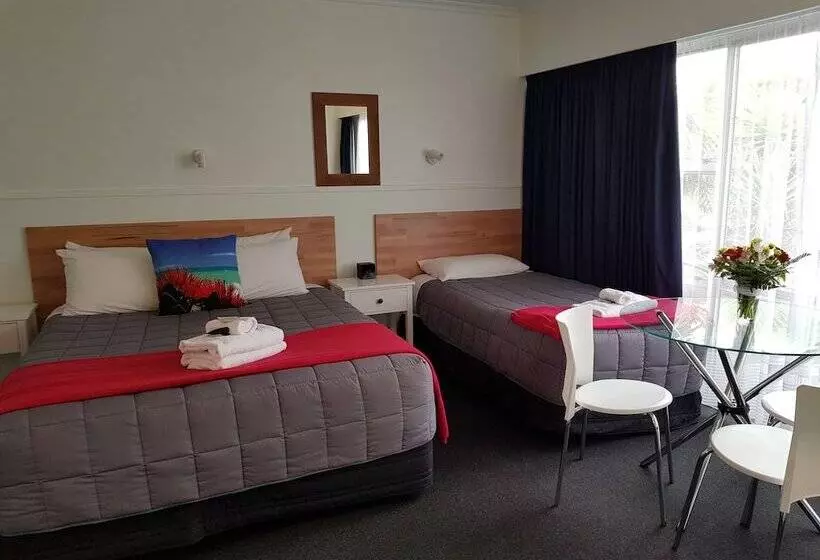 استودیوی استاندارد, Courtesy Court Motel