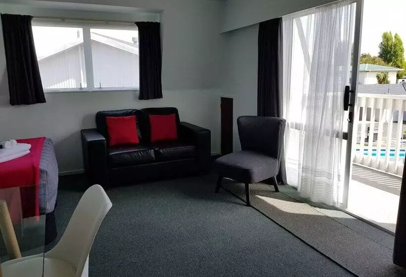 آپارتمان 1 خوابه, Courtesy Court Motel