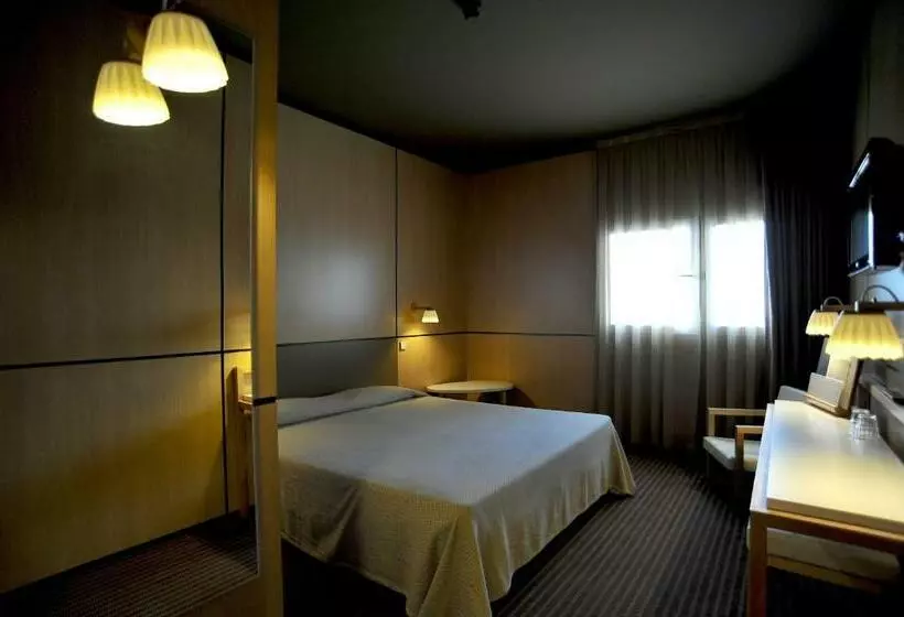 اتاق استاندارد با چشم‌انداز شهر, Axis Vermar Conference & Beach