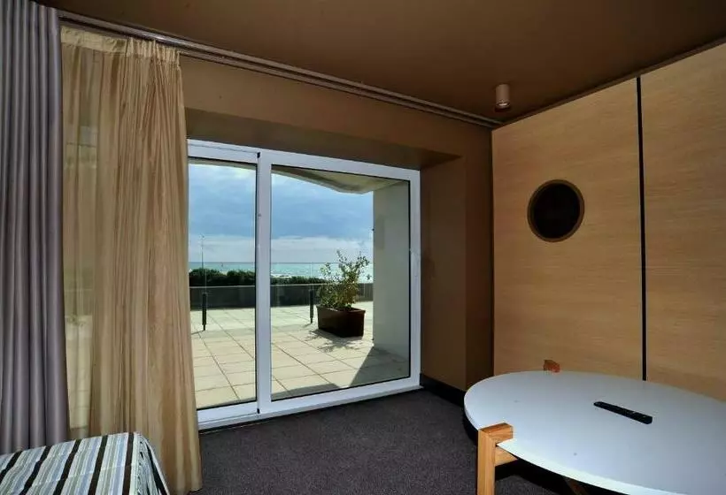 سوئیت مستر با چشم‌انداز دریا, Axis Vermar Conference & Beach
