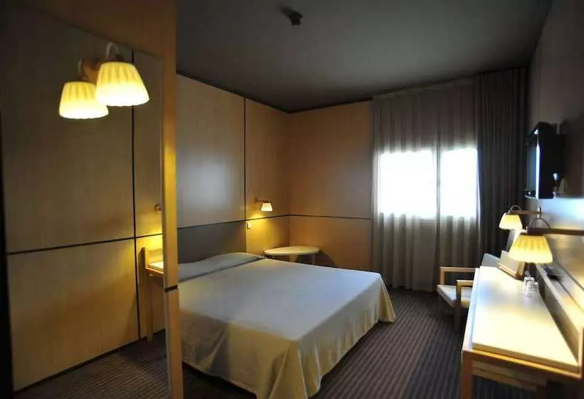سوییت خانوادگی, Axis Vermar Conference & Beach