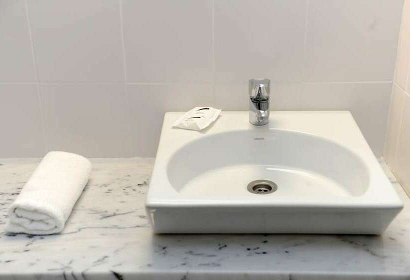 标准间, Dorisol Estrelicia