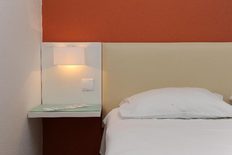 标准三人间, Dorisol Estrelicia