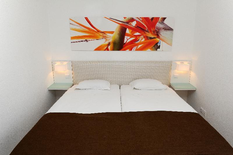 标准三人间, Dorisol Estrelicia