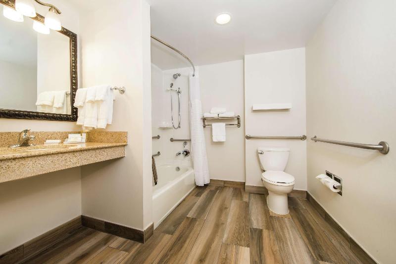 اتاق استاندارد سه نفره, Excelsior