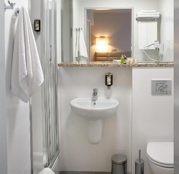 标准单人间, Petropol