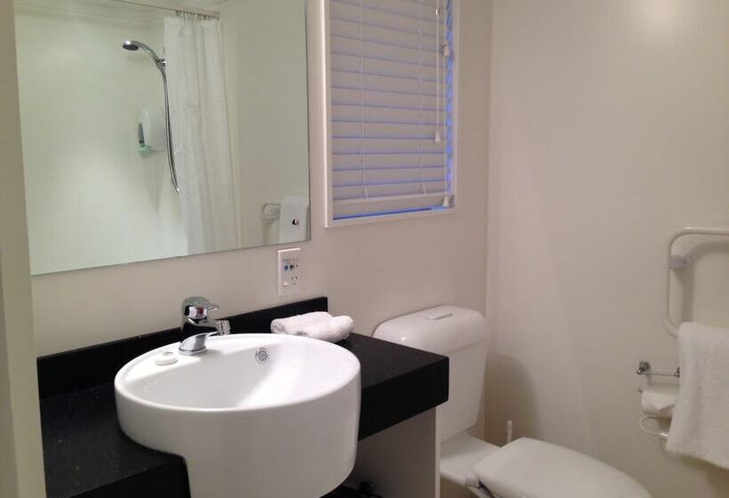 إستوديو قياسى, The Towers On The Park