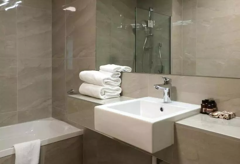 Superior-studio, The Victoria Hotel Dunedin