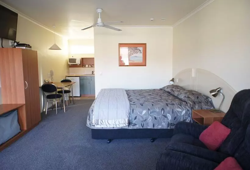 Executive-studio, Bk S Egmont Motor Lodge