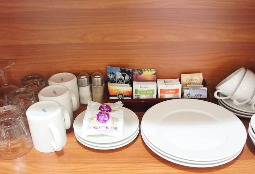 סטודיו אקזקיוטיב, Bk S Egmont Motor Lodge