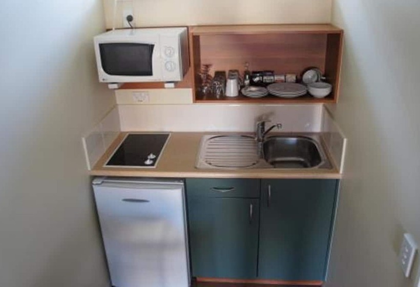 סטודיו אקזקיוטיב, Bk S Egmont Motor Lodge