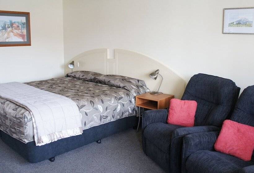 סטודיו אקזקיוטיב, Bk S Egmont Motor Lodge