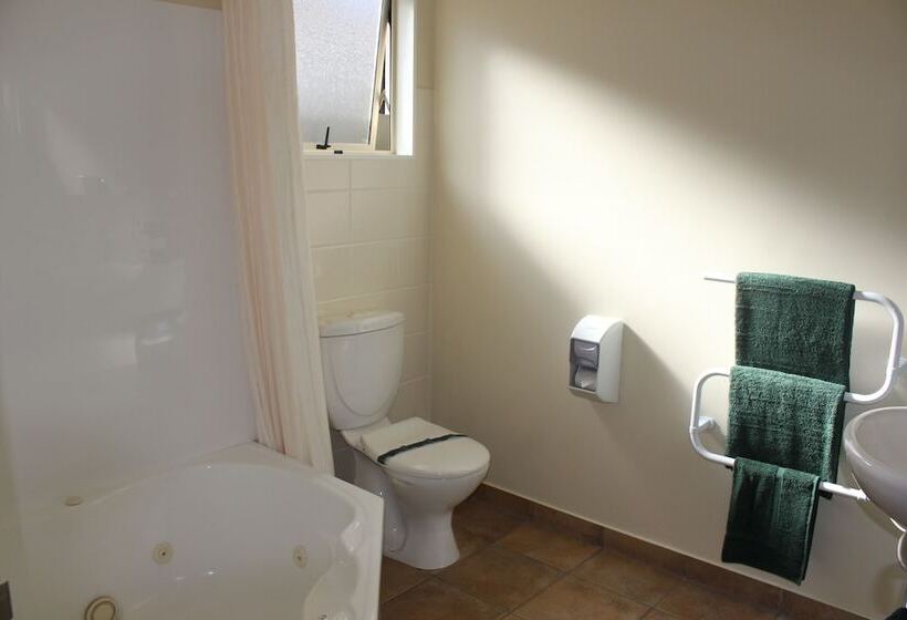 Студия Стандарт, Bk S Egmont Motor Lodge