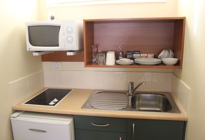 Студия Стандарт, Bk S Egmont Motor Lodge