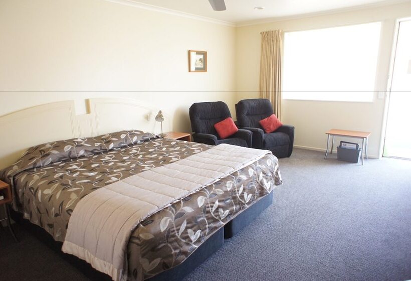 סטודיו אקזקיוטיב, Bk S Egmont Motor Lodge