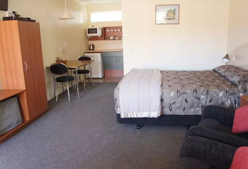 Executive-studio, Bk S Egmont Motor Lodge
