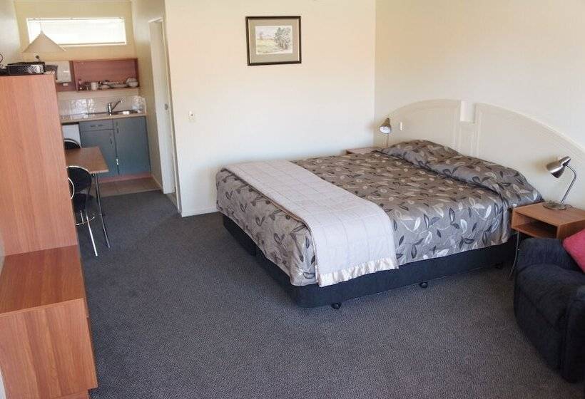 סטודיו אקזקיוטיב, Bk S Egmont Motor Lodge