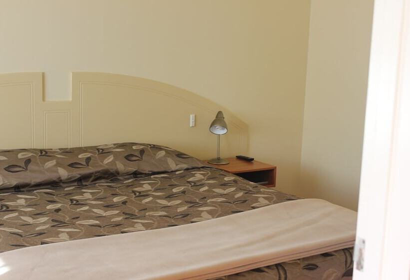 סטודיו אקזקיוטיב, Bk S Egmont Motor Lodge