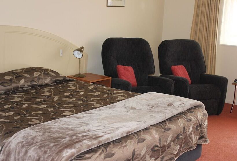 Студия Стандарт, Bk S Egmont Motor Lodge