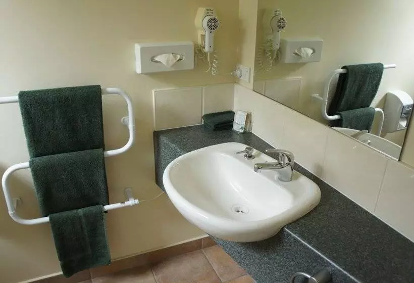 Standard-studio, Bk S Egmont Motor Lodge