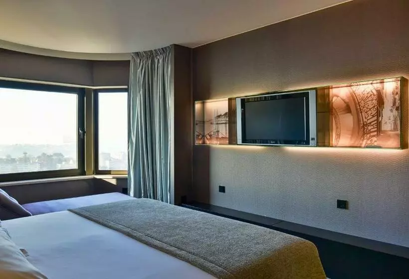 Ullakkohuone, Porto Palácio Hotel By The Editory