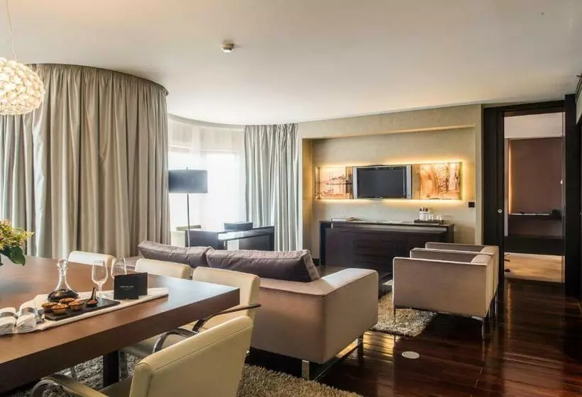 Ullakkohuone, Porto Palácio Hotel By The Editory