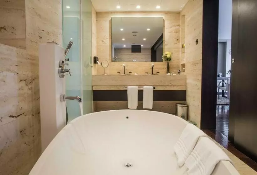 Ullakkohuone, Porto Palácio Hotel By The Editory