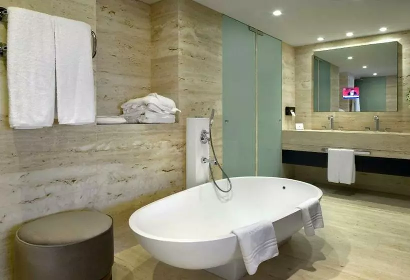 Ullakkohuone, Porto Palácio Hotel By The Editory