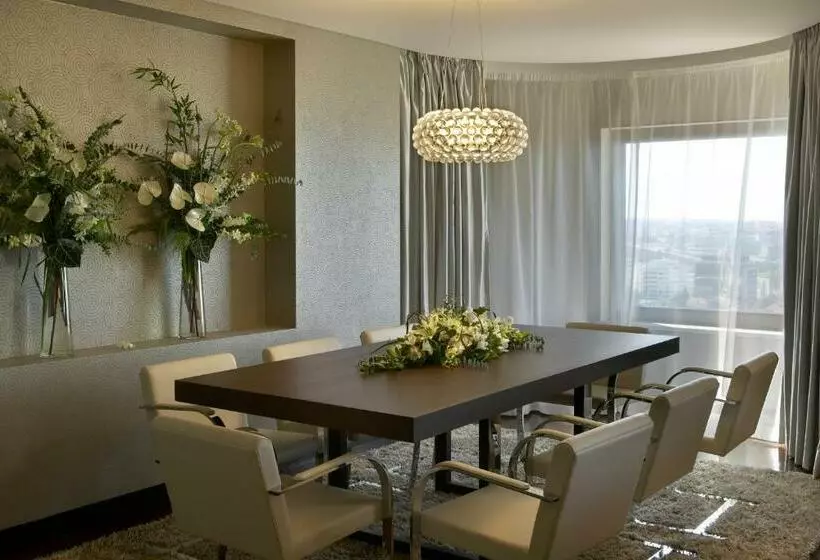 Ullakkohuone, Porto Palácio Hotel By The Editory