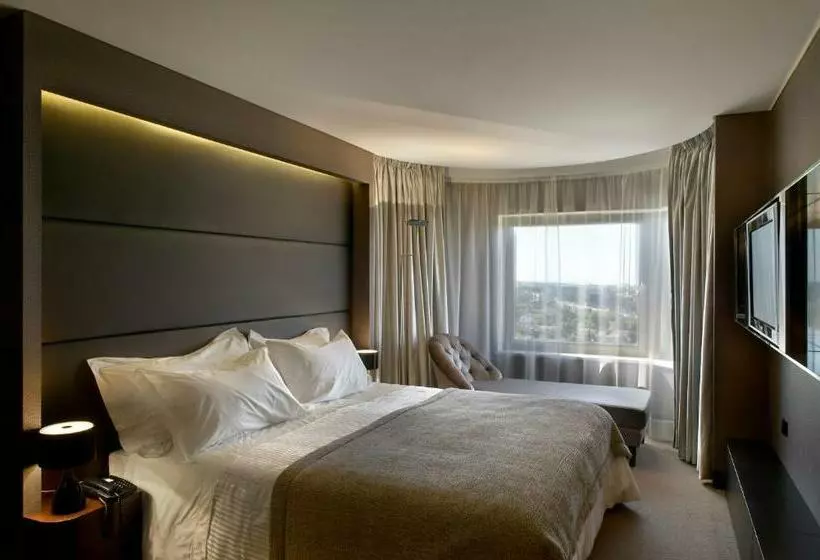 Ullakkohuone, Porto Palácio Hotel By The Editory