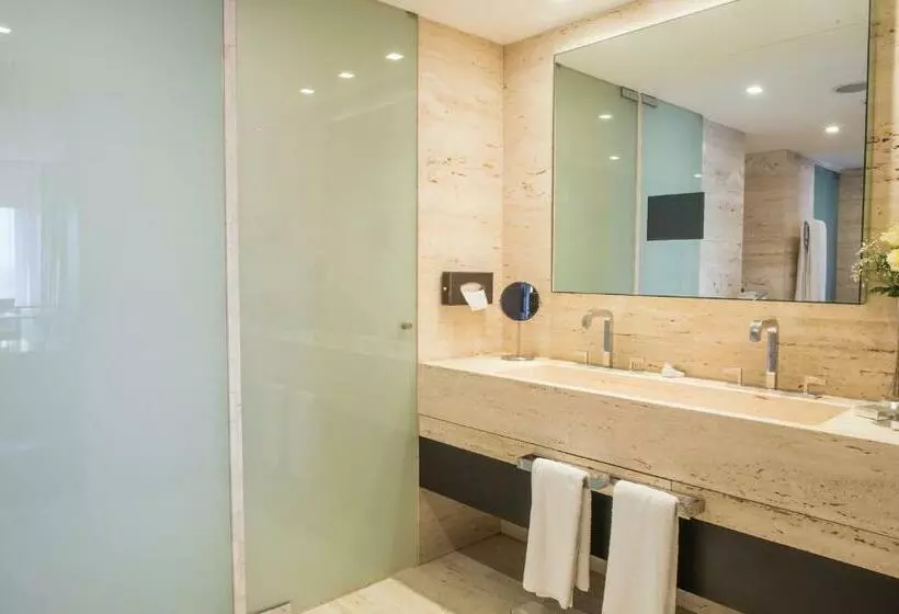 Ullakkohuone, Porto Palácio Hotel By The Editory