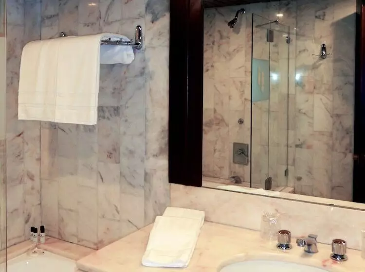 سوییت جونیور با چشم‌انداز دریا, Pestana Bahia Praia Nature & Beach Resort