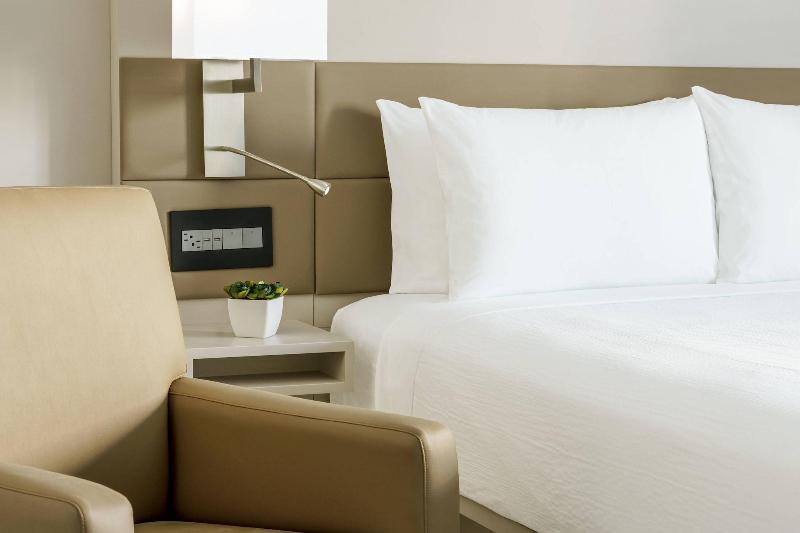 اتاق اجرایی با تخت بزرگ, Ac Hotel By Marriott San Juan Condado