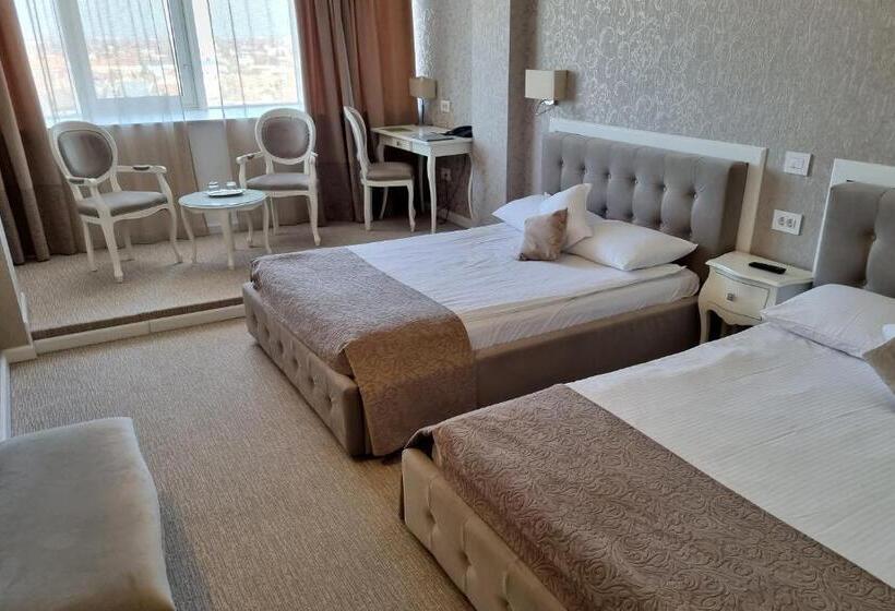 デラックスファミリールーム, Continental Forum Arad