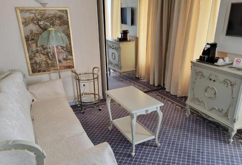 スイート, Continental Forum Arad