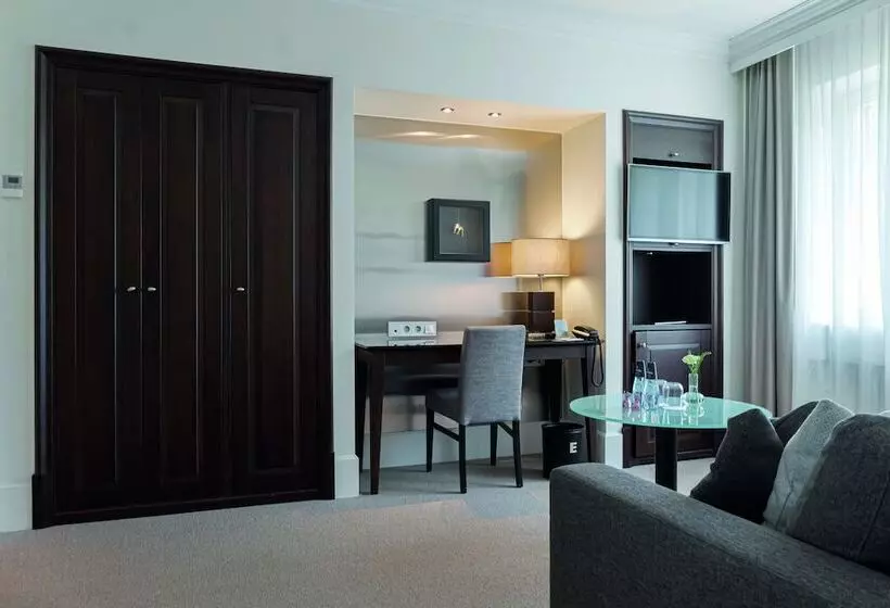 سوییت جونیور, Elite Park Avenue